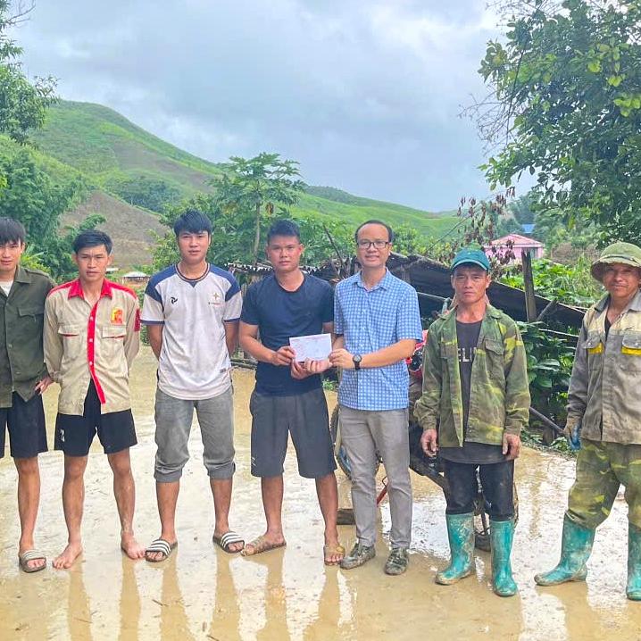 Sự xúc động của người trưởng bản và cột sóng Viettel dựng lên giữa đại ngàn