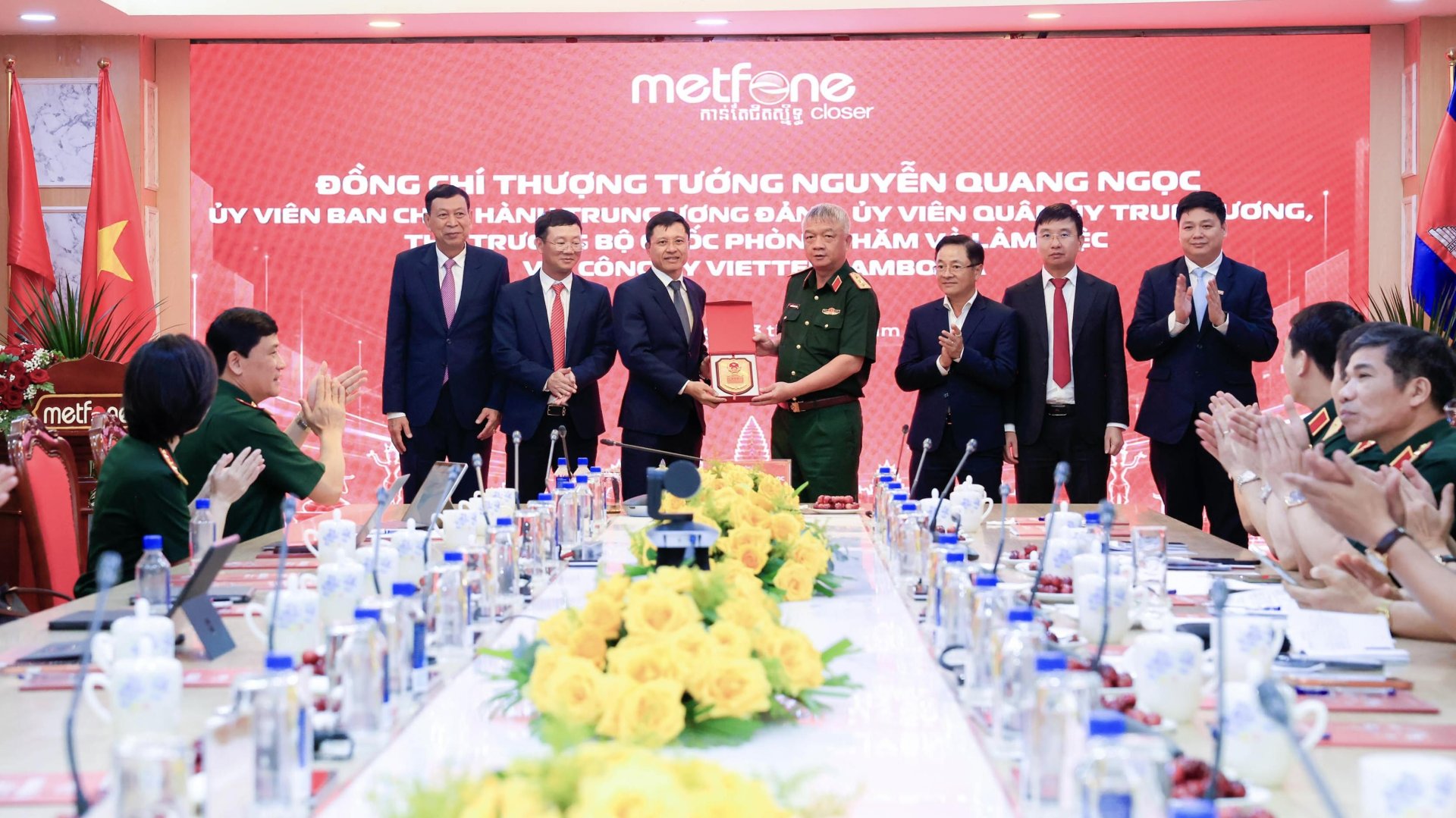 Thứ trưởng Bộ Quốc phòng đánh giá cao vai trò của Metfone tại Campuchia