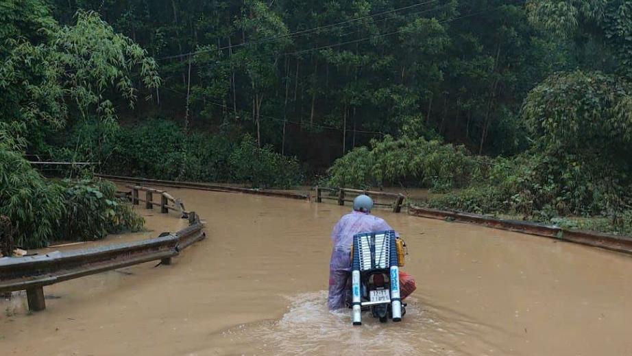 Vượt sông, băng lũ để mạch sống thông tin không ngắt quãng