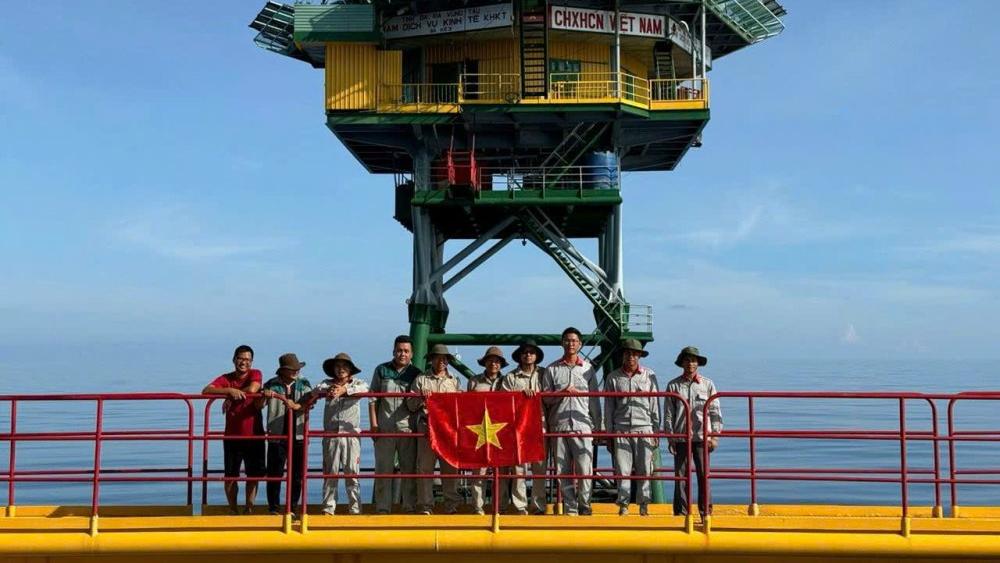 Người Viettel 14 năm xung phong làm nhiệm vụ tại nhà giàn DK1