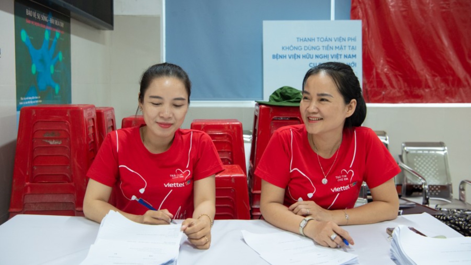 Những tấm lòng Viettel trao gửi 'trái tim cho em'