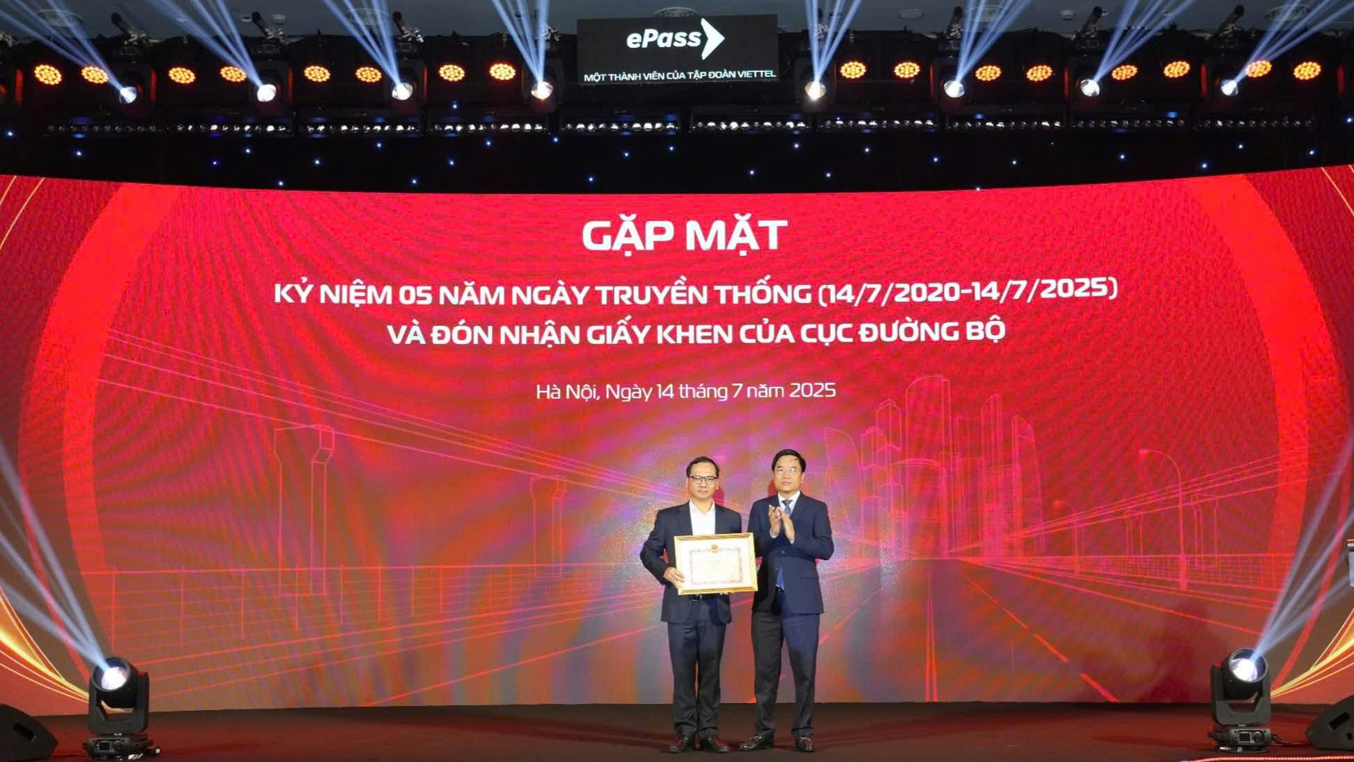 Viettel ePass vinh dự nhận bằng khen của Bộ Quốc phòng và Cục Đường bộ Việt Nam