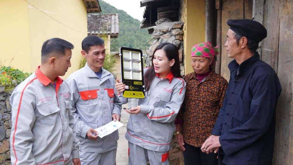 Kết nối không dừng ở địa giới hành chính: Viettel thực hành Nghị quyết 27