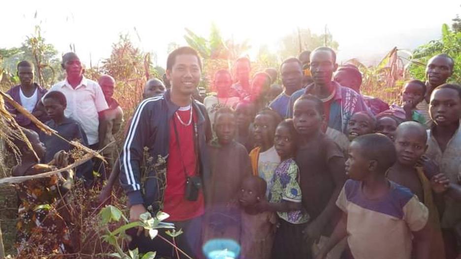 Sóng bắt đầu từ những bước chân trên đất đỏ Burundi