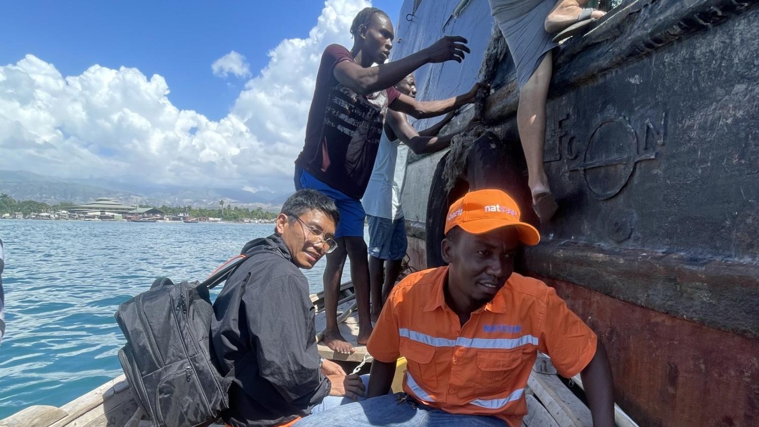Nghẹt thở chuyện người Viettel 'cứu sóng' giữa lửa đạn Haiti