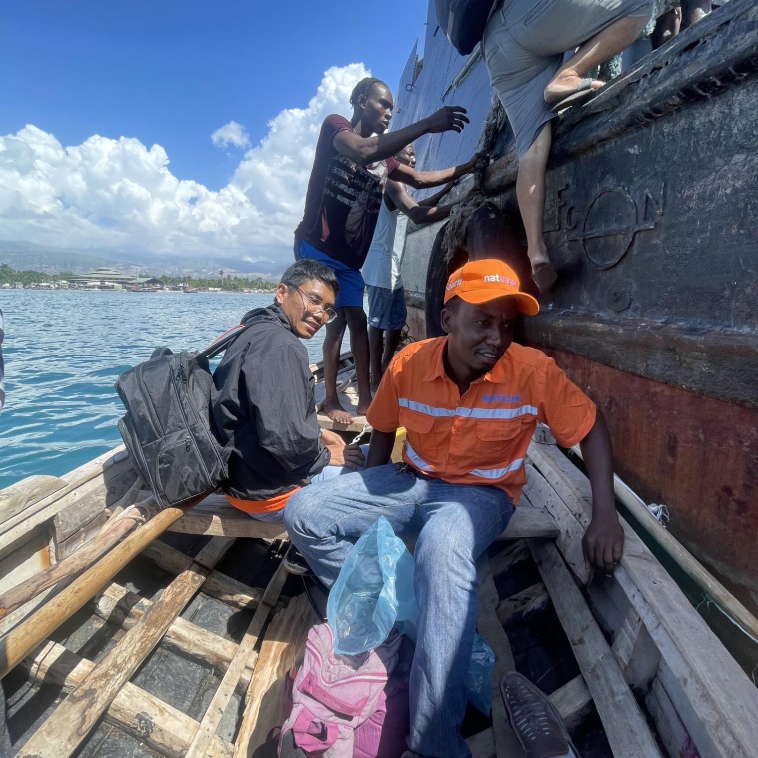 Nghẹt thở chuyện người Viettel 'cứu sóng' giữa lửa đạn Haiti