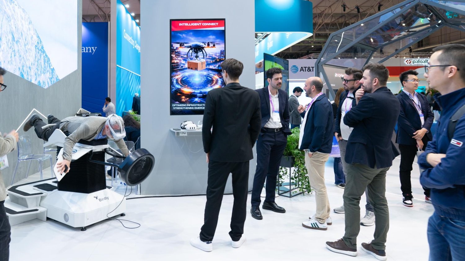 Những trải nghiệm độc lạ trong gian hàng Viettel tại MWC 2026