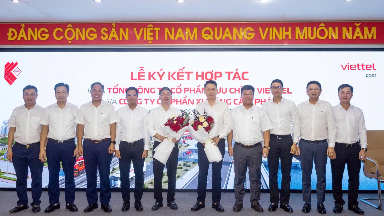 Viettel Post và Xi măng Cẩm Phả bắt tay mở rộng hợp tác logistics công nghiệp