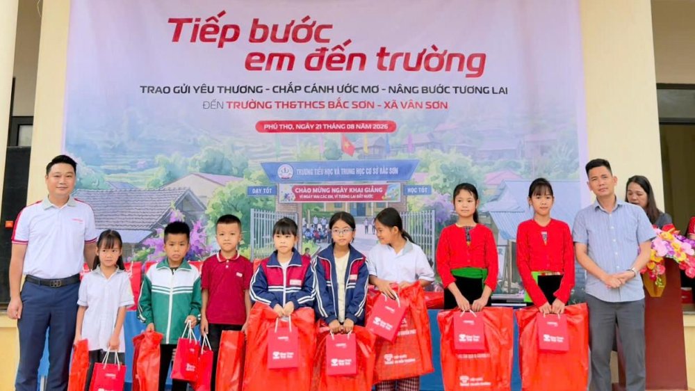 Viettel Post tiếp bước những ước mơ đến trường