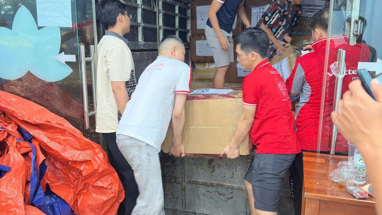 Khi lũ rút, tinh thần Viettel Post Gia Lai lại dâng lên