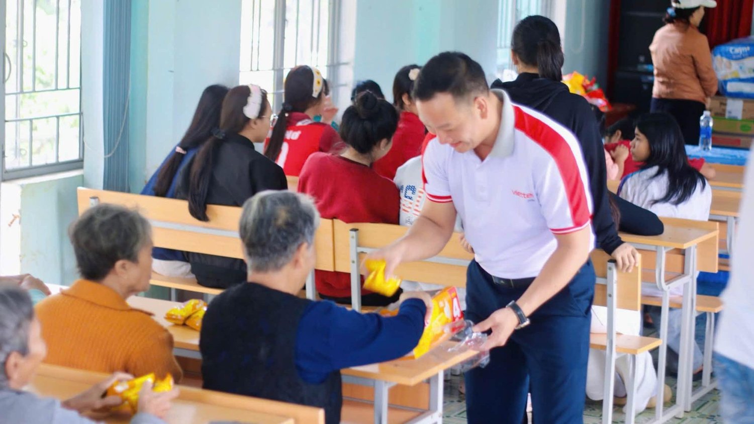 Món quà đặc biệt Viettel Post gửi tới những hoàn cảnh khó khăn tại Gia Lai
