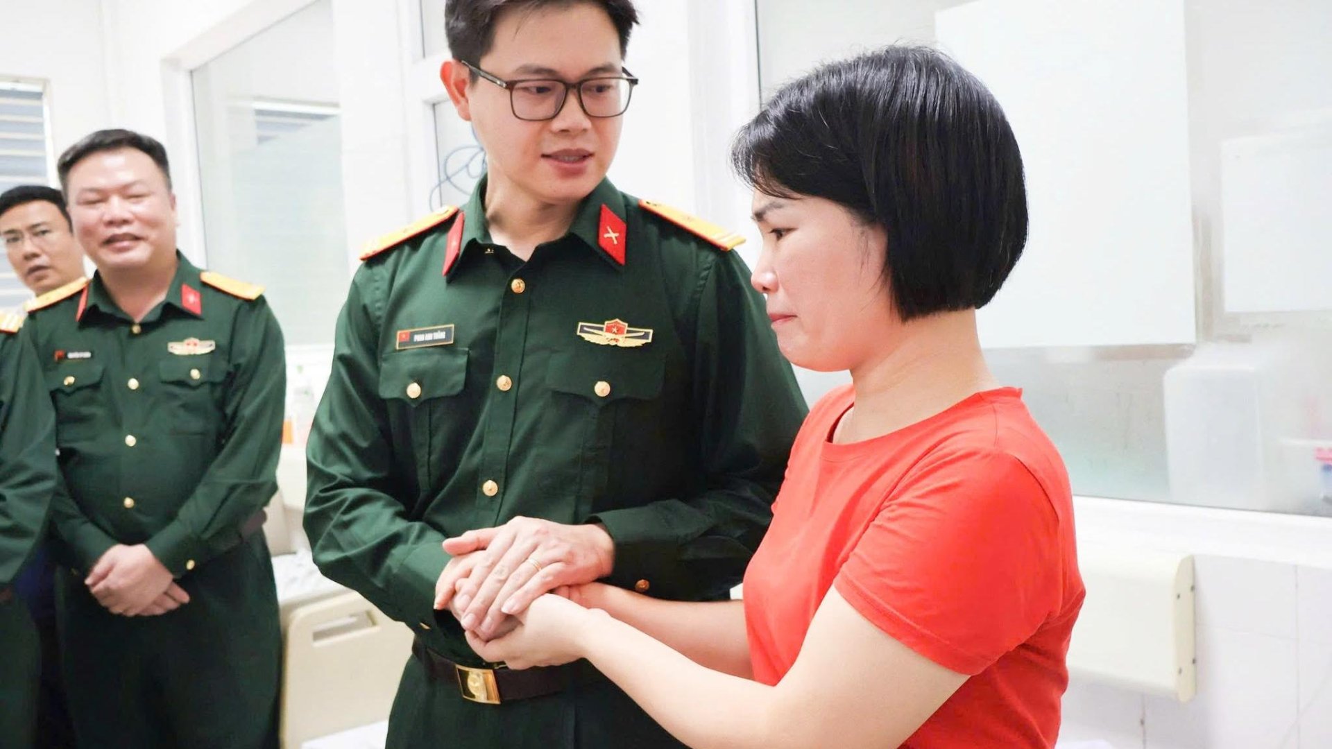 Người Viettel nhân ái trao 436 triệu đồng tiếp sức đồng đội vượt bệnh hiểm nghèo