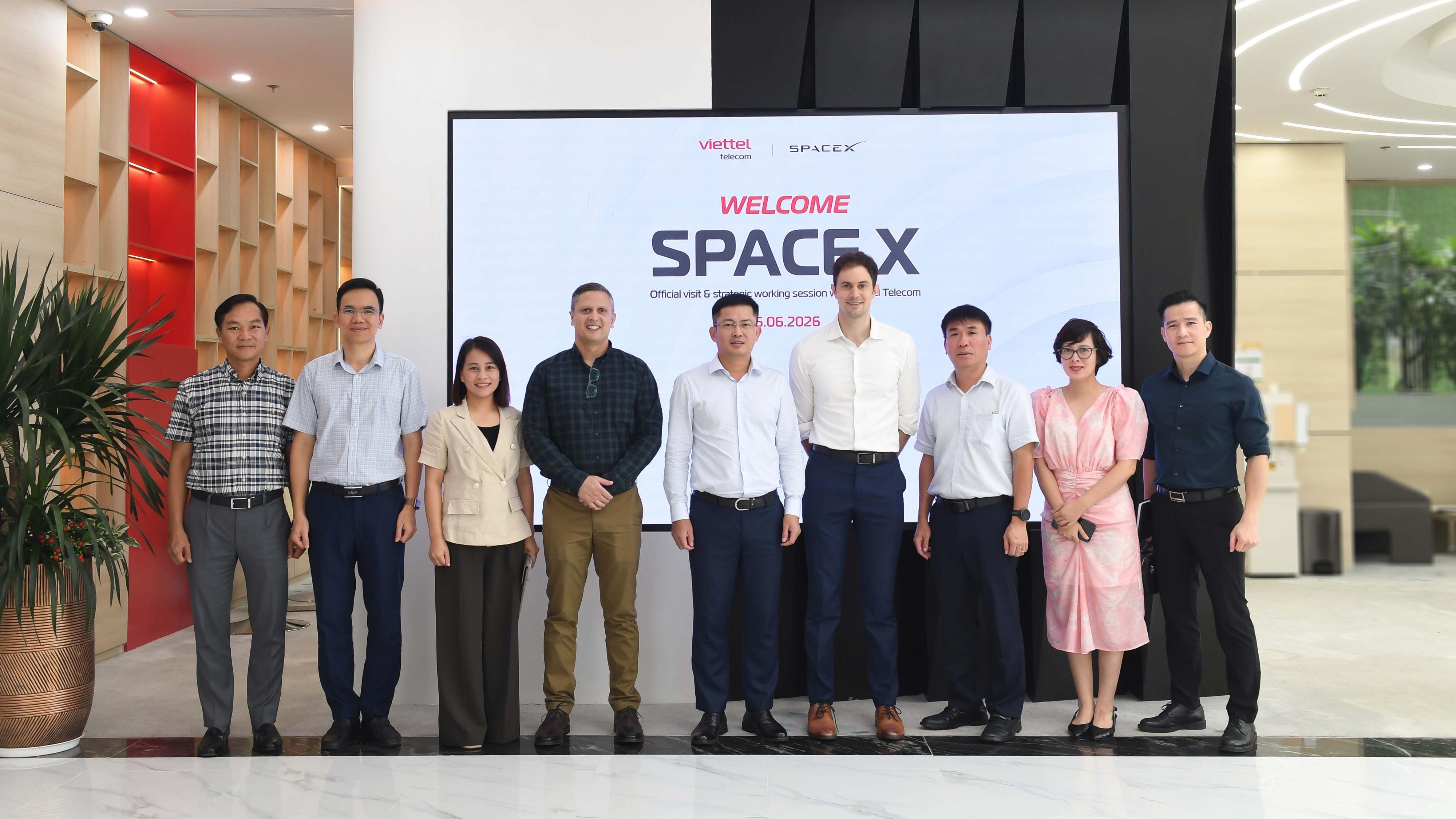 VTT làm việc với SpaceX, mở rộng hợp tác trong lĩnh vực viễn thông vệ tinh
