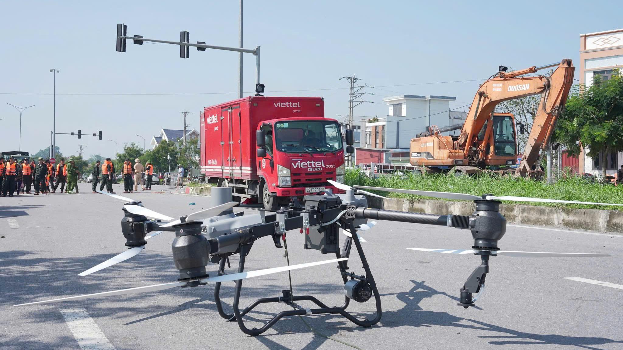 Drone Viettel vượt mưa lũ, mang hy vọng đến người dân Thái Nguyên