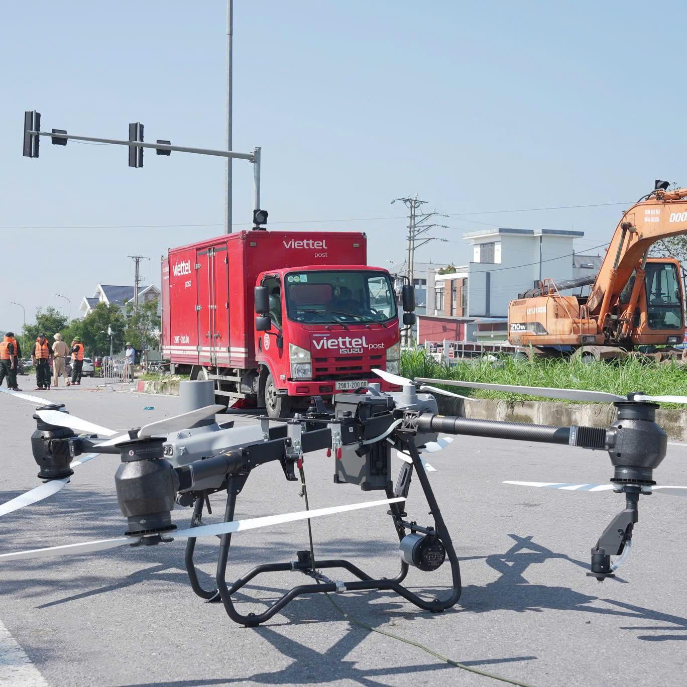 Drone Viettel vượt mưa lũ, mang hy vọng đến người dân Thái Nguyên
