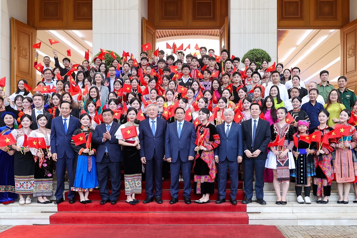 1111111111111111111-1756178202926438945490