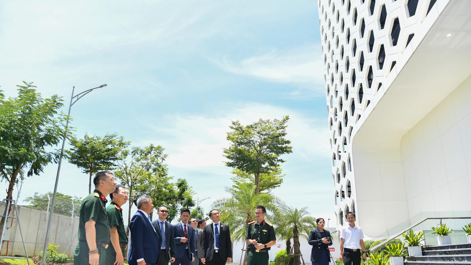 Bộ trưởng Bộ Công nghệ và Truyền thông Lào mong muốn Viettel hỗ trợ hạ tầng số