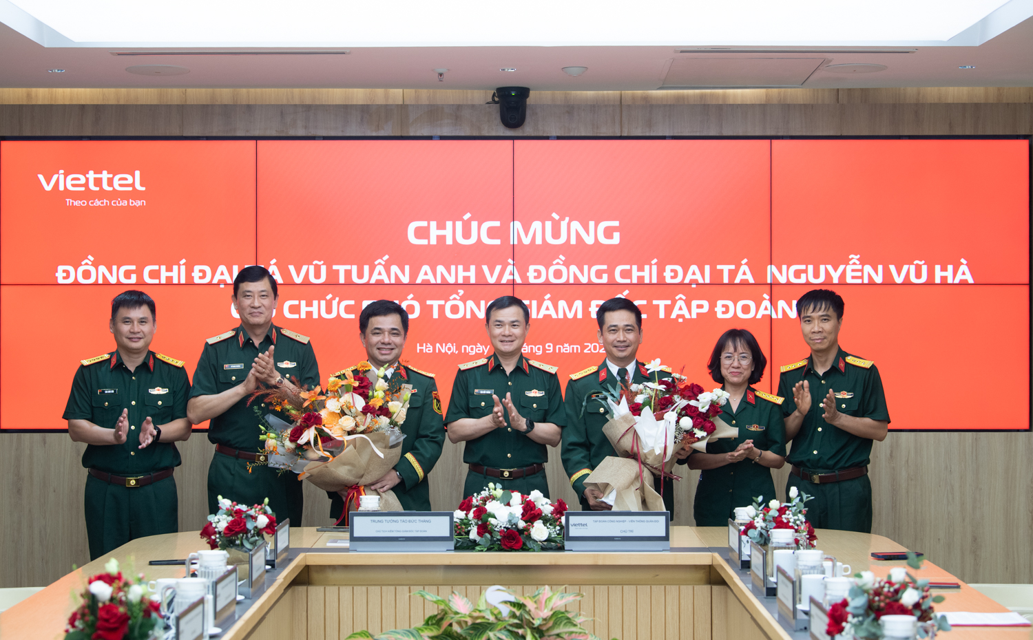 20250910 Chuc mung PTGD Vu Ha_PTGD Tuan Anh-12