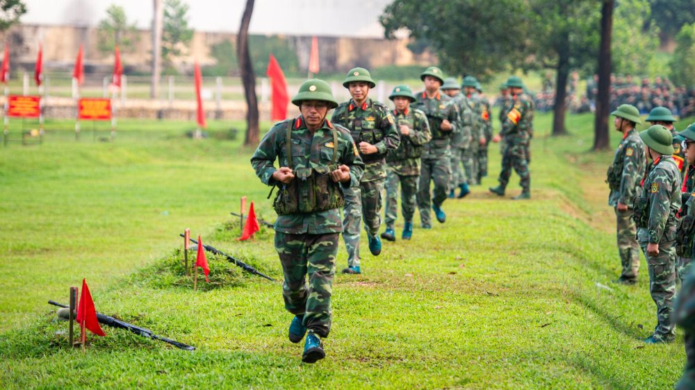 1.048 cán bộ, chiến sĩ tự vệ Viettel hoàn thành huấn luyện quân sự năm 2026