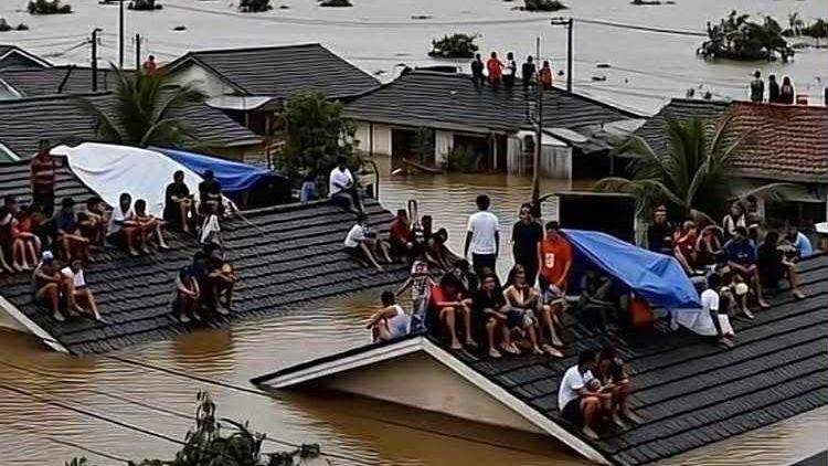 Giữ mạch kết nối và bữa cơm ấm nghĩa tình giữa rốn lũ Thanh Hóa