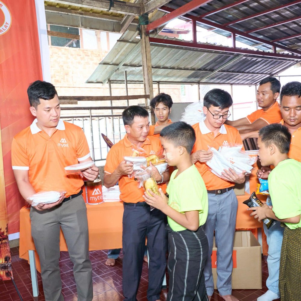 Khi 'ngôi sao' Viettel gặp những người lính nơi tuyến đầu
