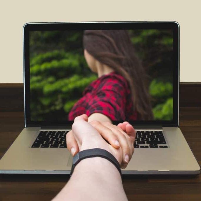 Cảnh giác với mọi yếu tố 'lạ' trên mạng và cách để tự bảo vệ mình