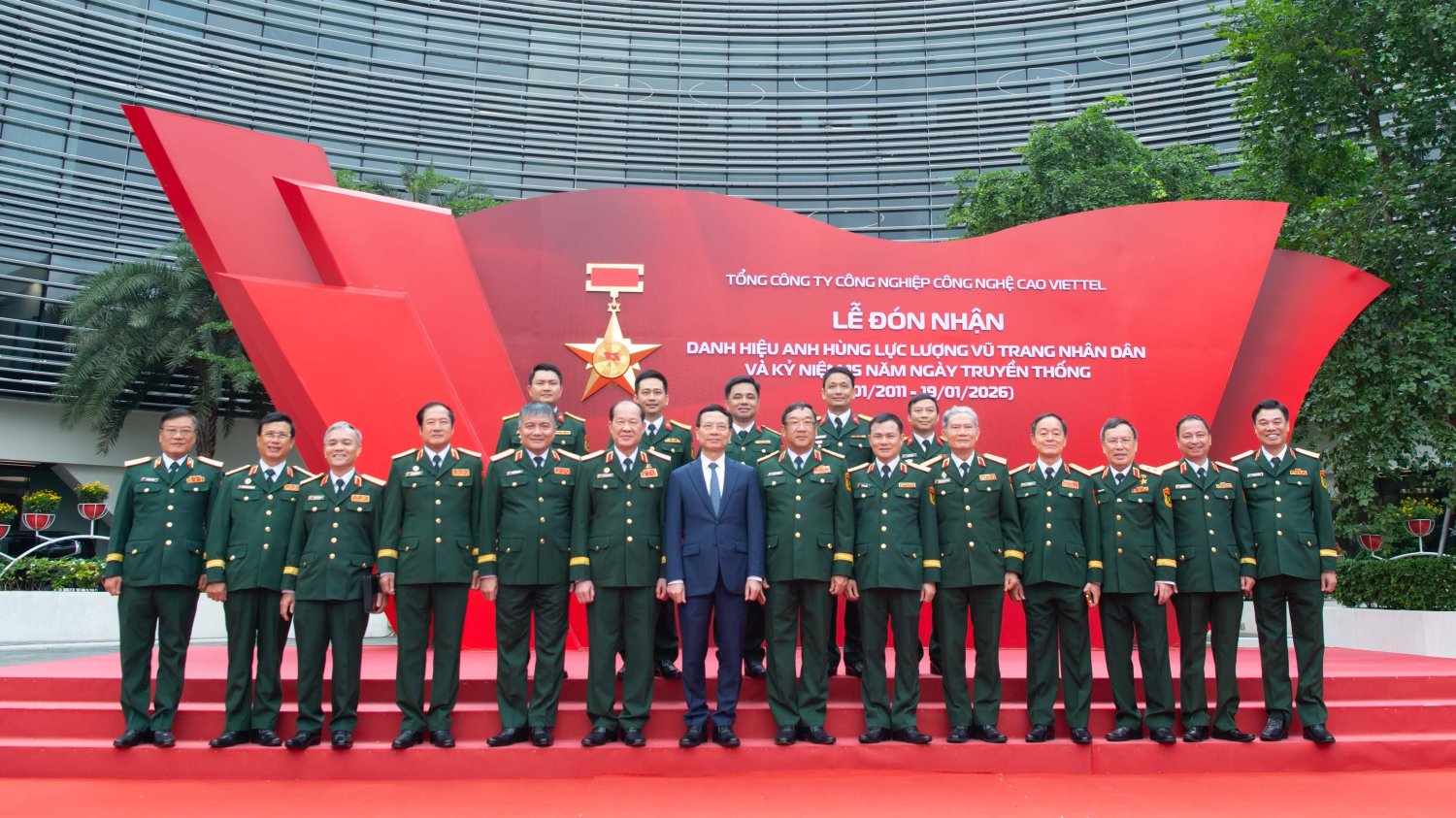 Những khoảnh khắc tự hào khi VHT đón nhận danh hiệu Anh hùng