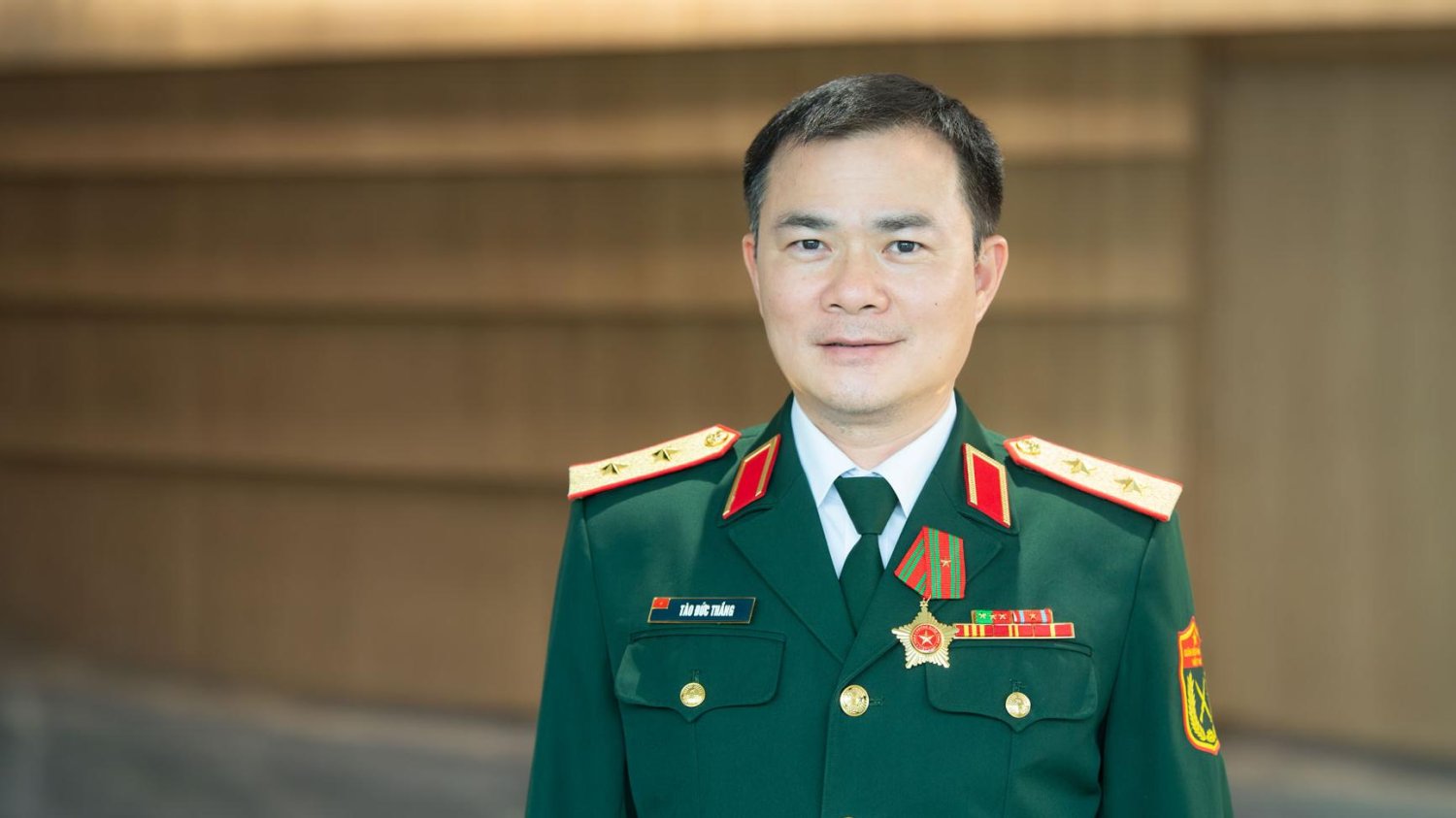 Chủ tịch Tào Đức Thắng nhận Huân chương Quân công