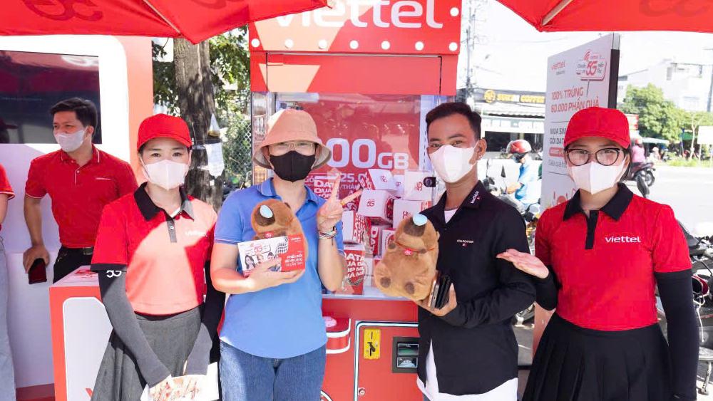 Chuyến xe 'Năm-Gờ' Viettel phủ đỏ miền Tây