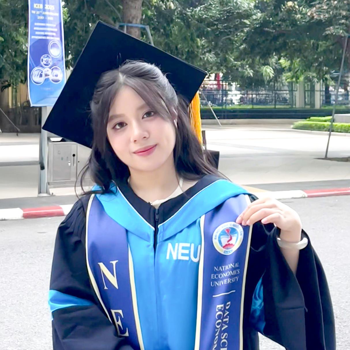 Thủ khoa điểm cao nhất 70 năm của ĐH Kinh tế Quốc dân và phép thử Viettel