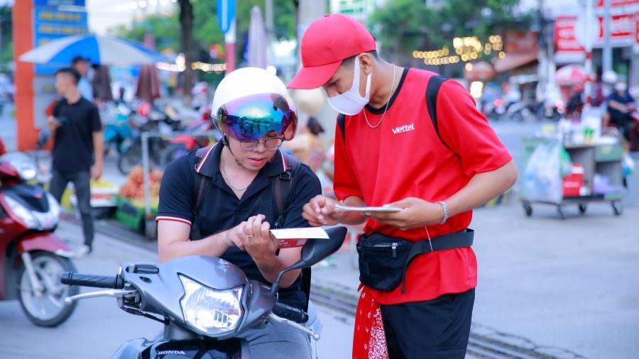 Về miền Tây bán hàng mùa mưa cùng gen Z Viettel