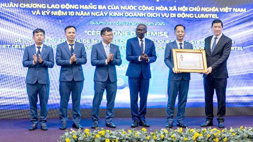 Ba thị trường Viettel được trao tặng Huân chương Lao động trong năm 2025