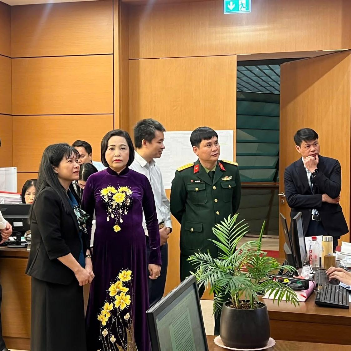 Phó TGĐ Tập đoàn Cao Anh Sơn động viên lực lượng trực hệ thống bầu cử