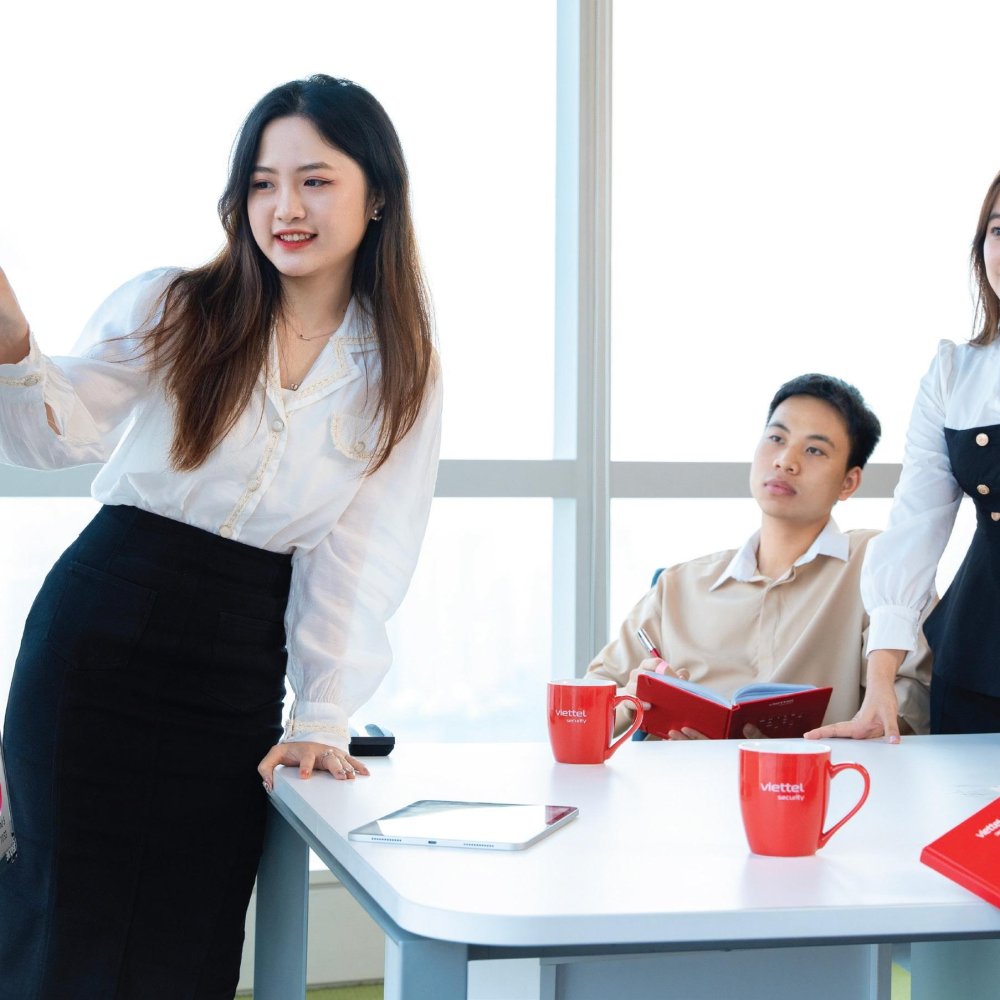Ban Chiến lược Tập đoàn tuyển dụng 5 nhân sự