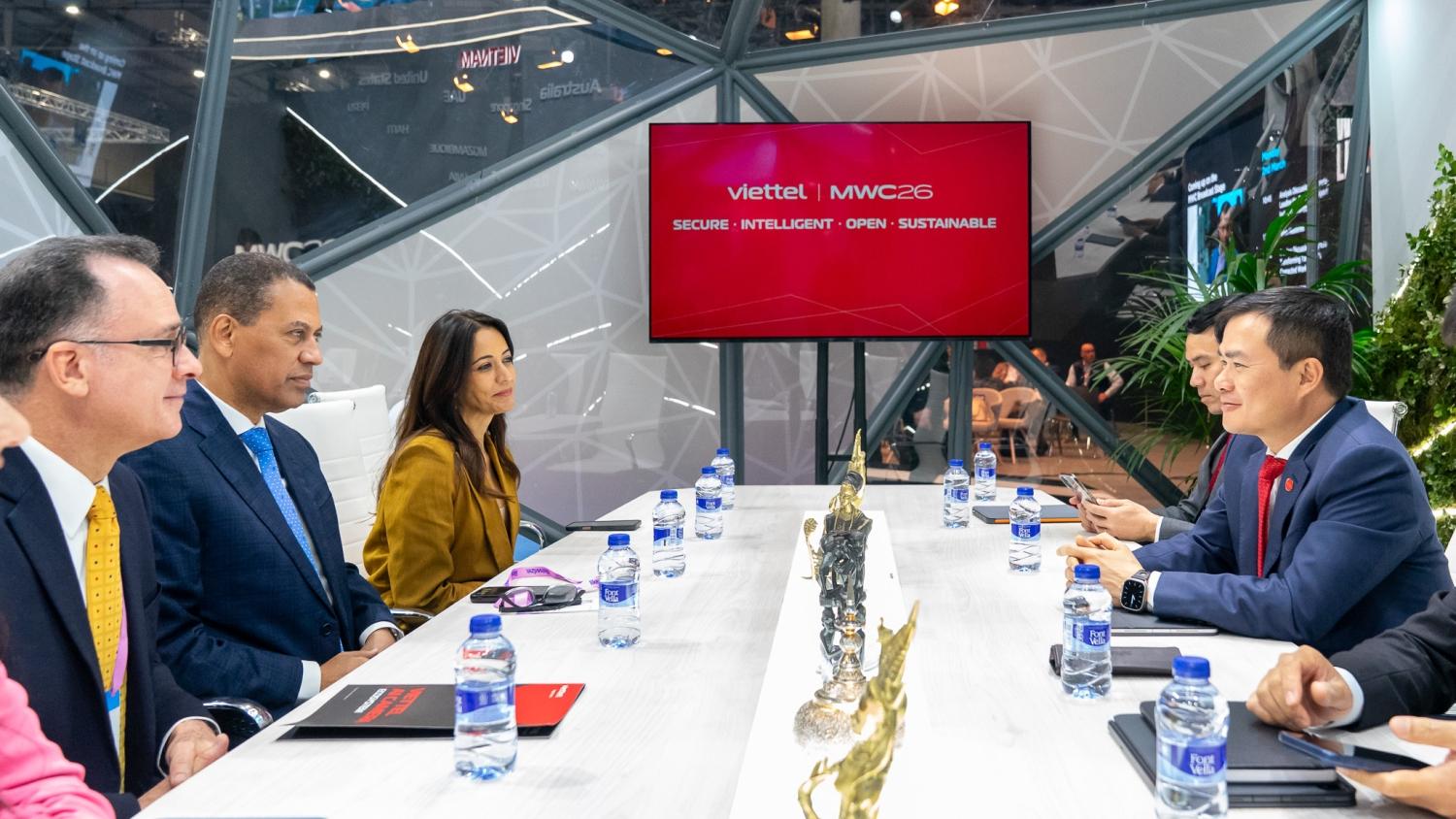 Thế giới nói gì về Viettel tại MWC 2026?