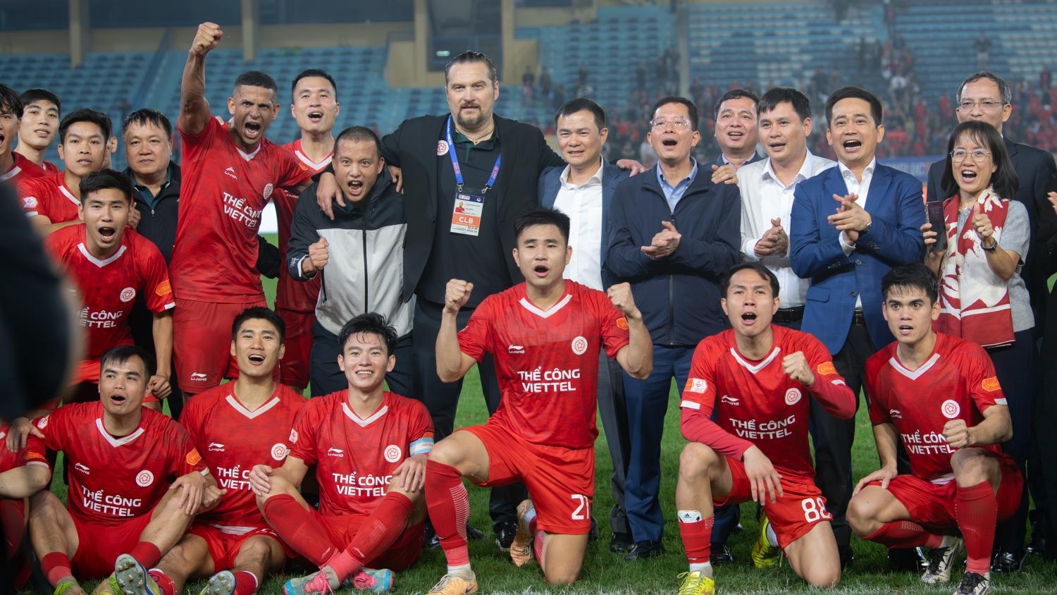 Chủ tịch Tập đoàn 'tiếp lửa' giúp Thể Công - Viettel thắng trận đấu khai xuân