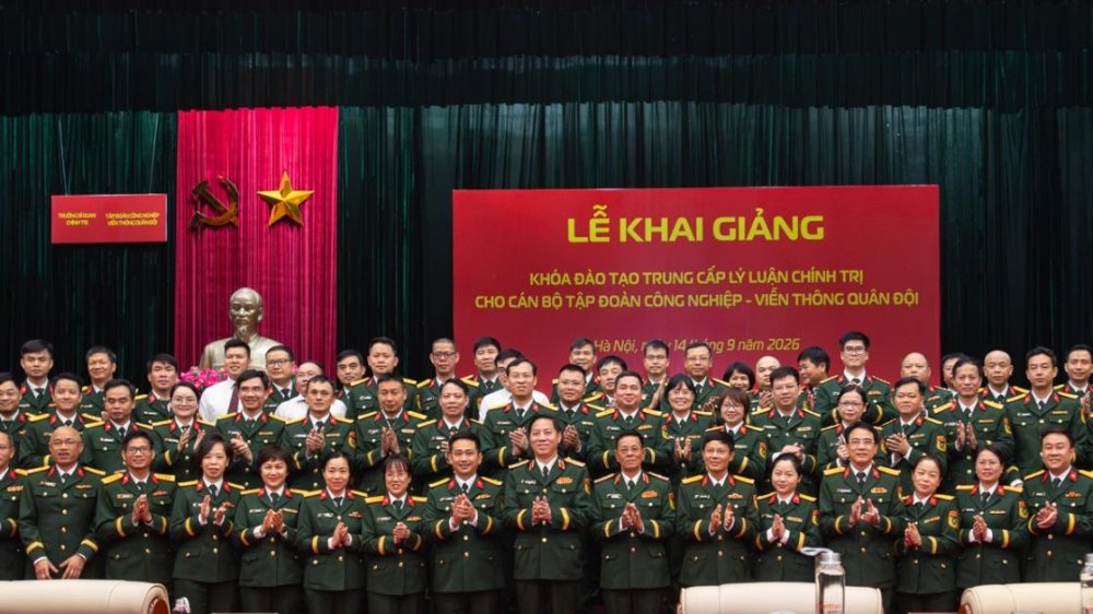 Khóa đào tạo trung cấp lý luận chính trị đầu tiên dành riêng cho cán bộ Viettel