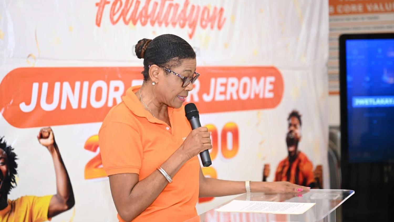 Người Haiti tại Natcom tìm lời giải cho sức mạnh phi thường của đồng nghiệp Việt