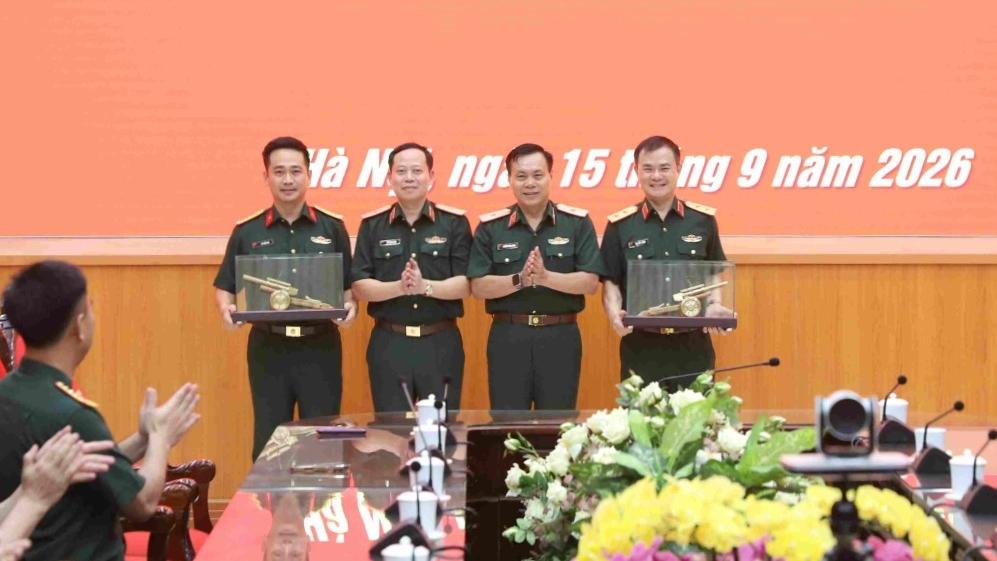 Viettel đẩy mạnh hợp tác với Bộ Tư lệnh Pháo binh - Tên lửa