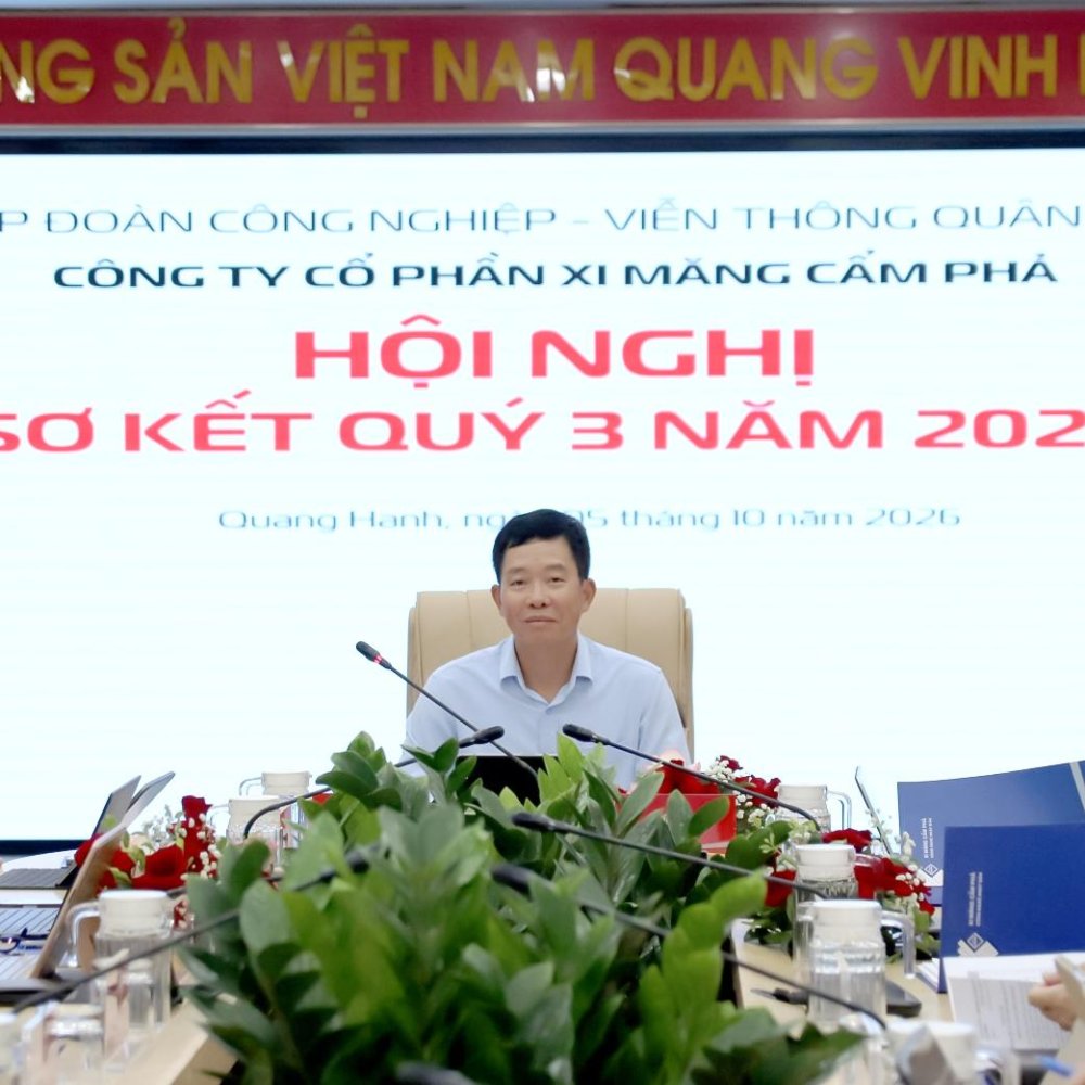 Phó TGĐ Tập đoàn biểu dương kết quả sản xuất kinh doanh của Xi măng Cẩm Phả
