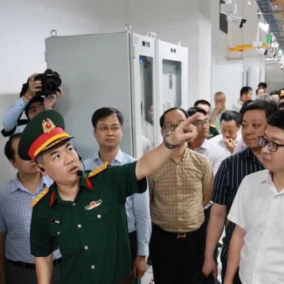 Đoàn công tác Ban Chính sách, Chiến lược Trung ương tìm hiểu DC của Viettel