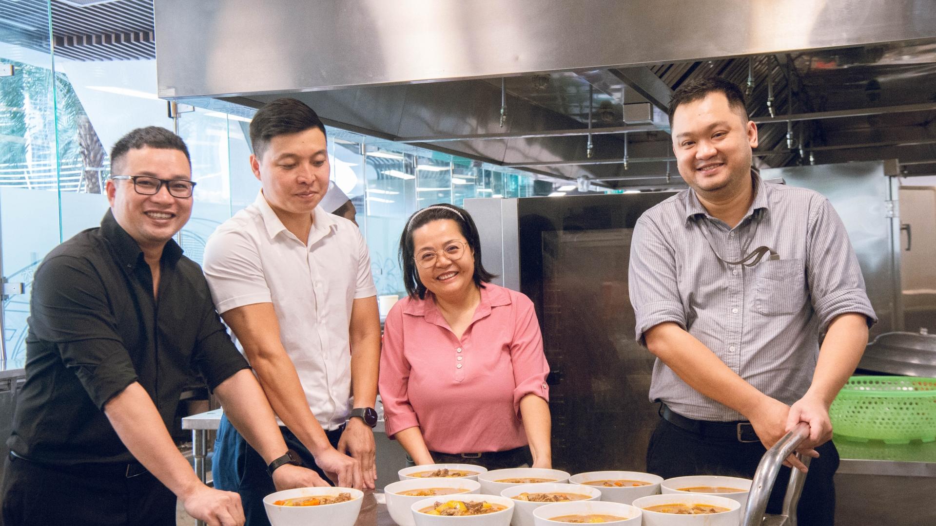 Bữa cơm công đoàn: sợi dây gắn kết người Viettel