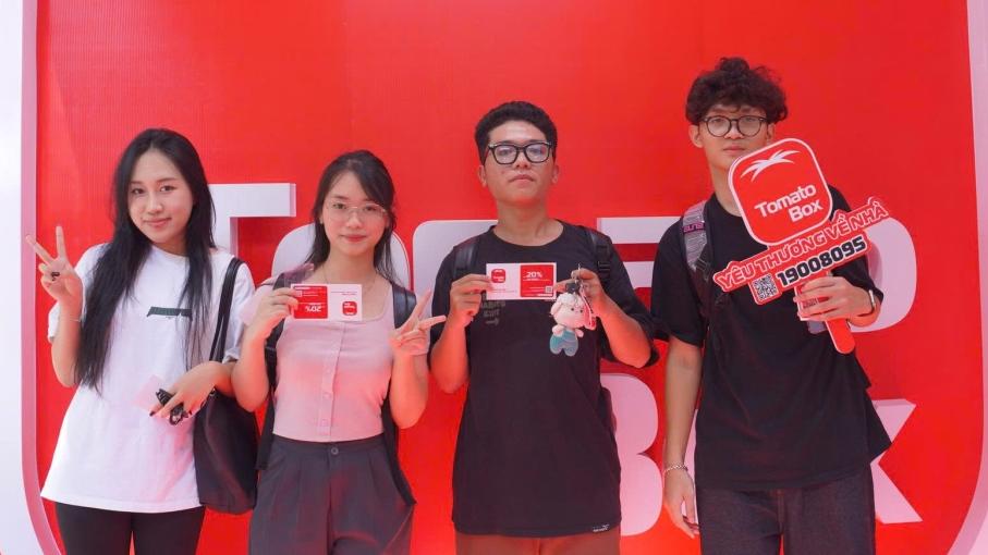 Hàng nghìn sinh viên ĐH Kinh tế Quốc dân trải nghiệm Tomato Box của Viettel