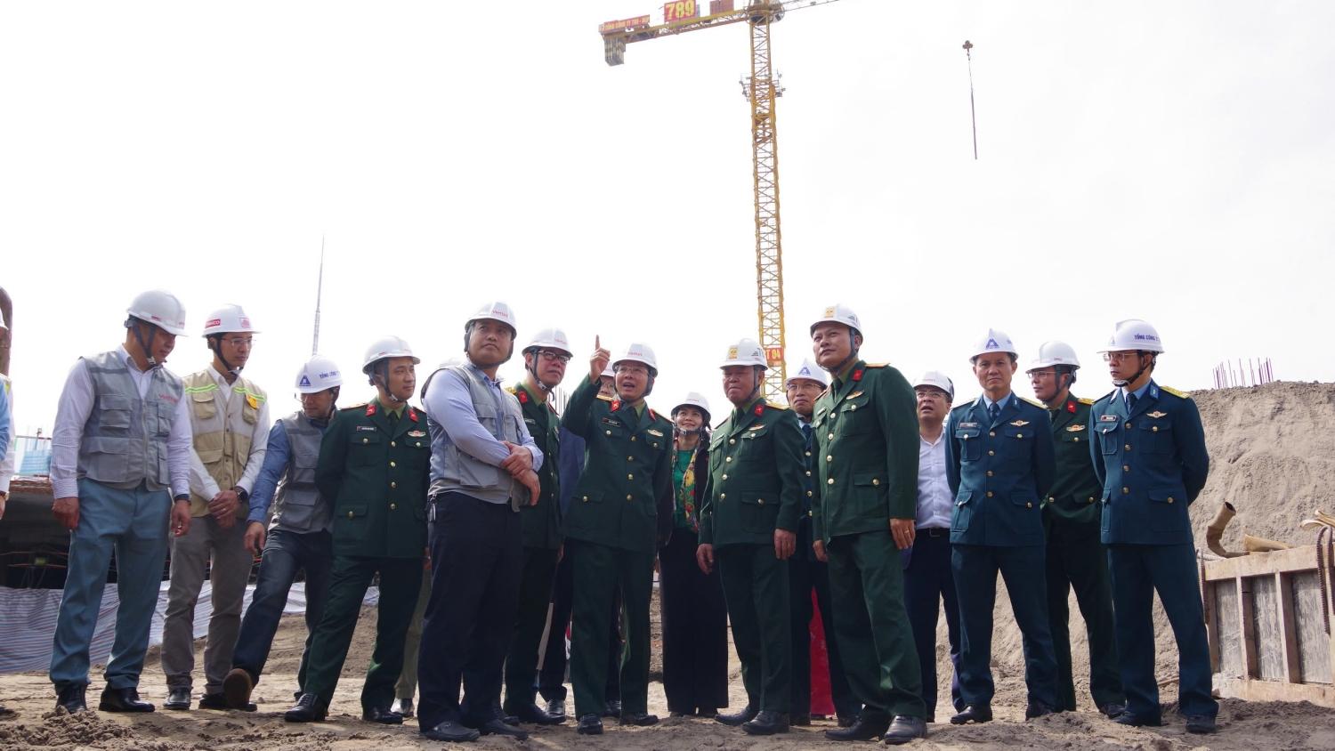 PTGĐ Đào Xuân Vũ thăm công trường Tòa nhà Viettel Thăng Long thi công xuyên Tết