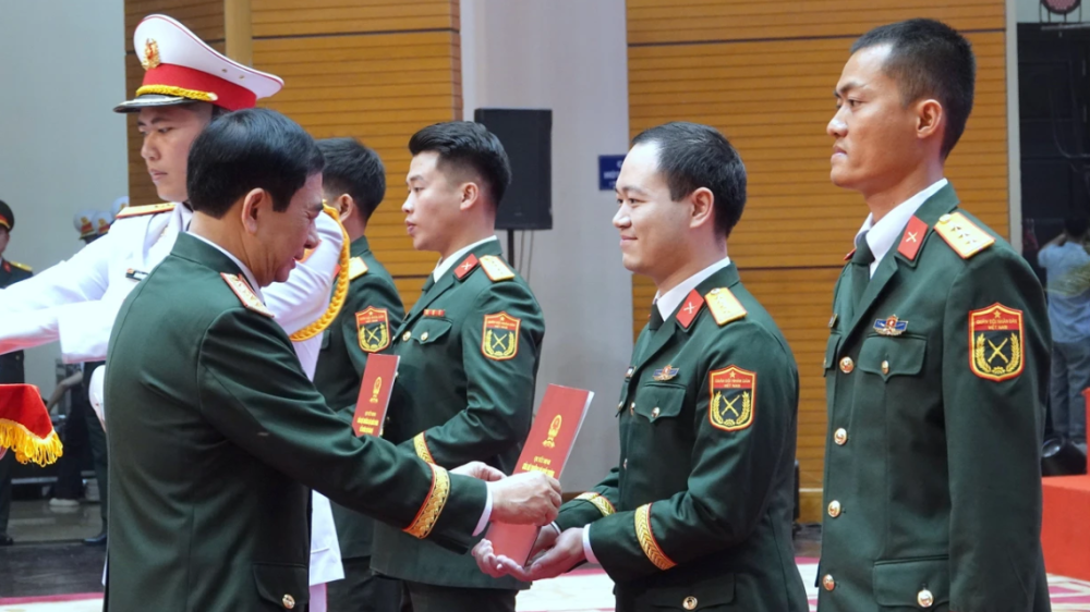 Đại diện Viettel được vinh danh tại lễ tuyên dương Gương mặt trẻ toàn quân