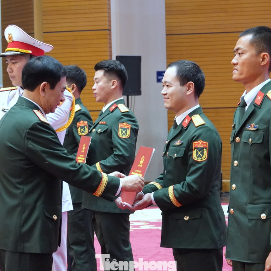 Đại diện Viettel được vinh danh tại lễ tuyên dương Gương mặt trẻ toàn quân