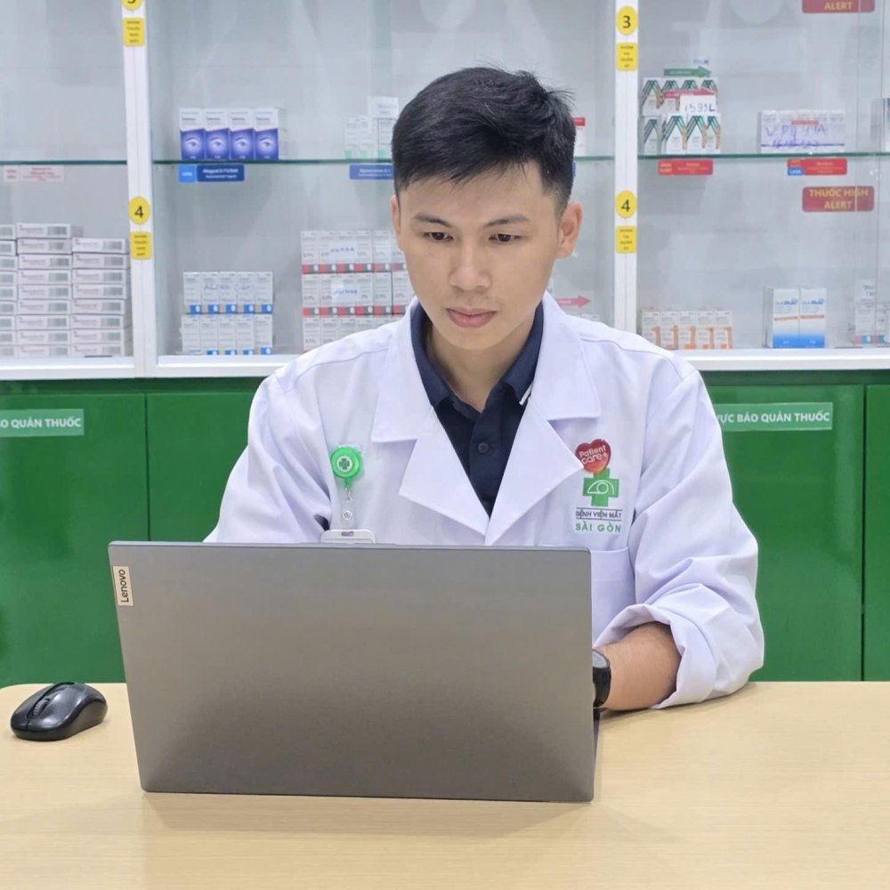Cậu bé mang trong mình trái tim 'lỗi nhịp' trở thành trưởng khoa dược