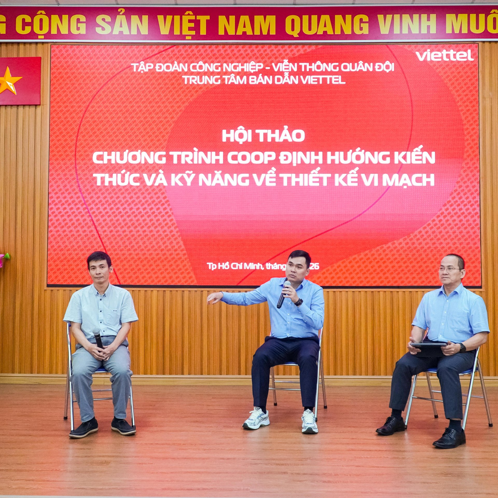 Sinh viên ĐHQG TP.HCM tiếp cận nghề thiết kế vi mạch cùng Viettel