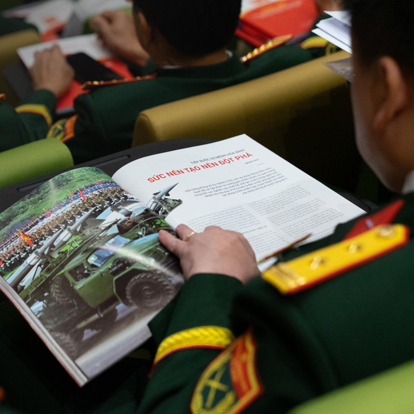 Dấu ấn công nghệ lần đầu xuất hiện tại ấn phẩm chào mừng Đại hội Đảng bộ Viettel