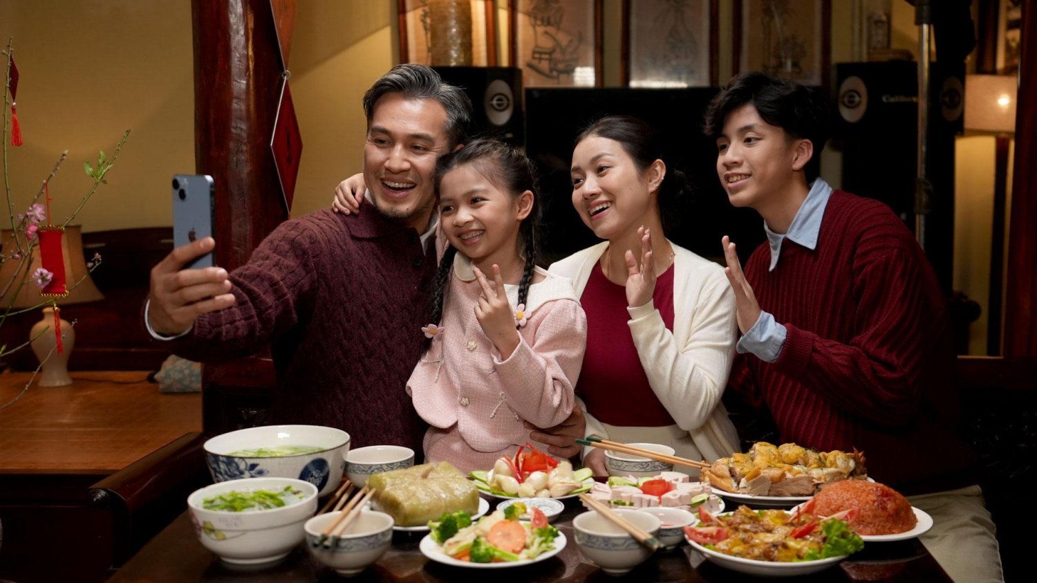 Bắt gặp chính mình và người thân trong phim ngắn của Viettel dịp Tết Bính Ngọ